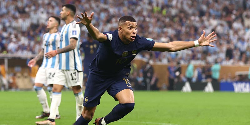 Mbappé ở tuyển Pháp đích thị là một con “quái vật”