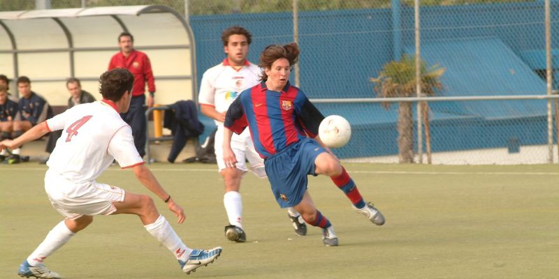 Messi khi còn thi đấu cho học viện La Masia của Barca